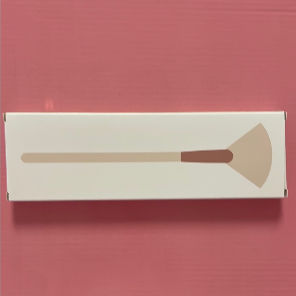 Red Aspen Fan Highlighter Brush - Cream